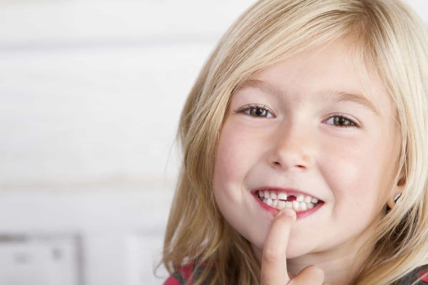 ¿Es normal si un niño de 7 años aún no ha perdido ningún diente?