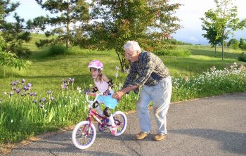 Cómo enseñar a un niño de 7 años a andar en bicicleta